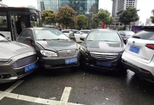 网友爆料车祸新闻报道案例,惊心动魄的车祸瞬间,生命无常警钟长鸣 第2张 网友爆料车祸新闻报道案例,惊心动魄的车祸瞬间,生命无常警钟长鸣 第2张